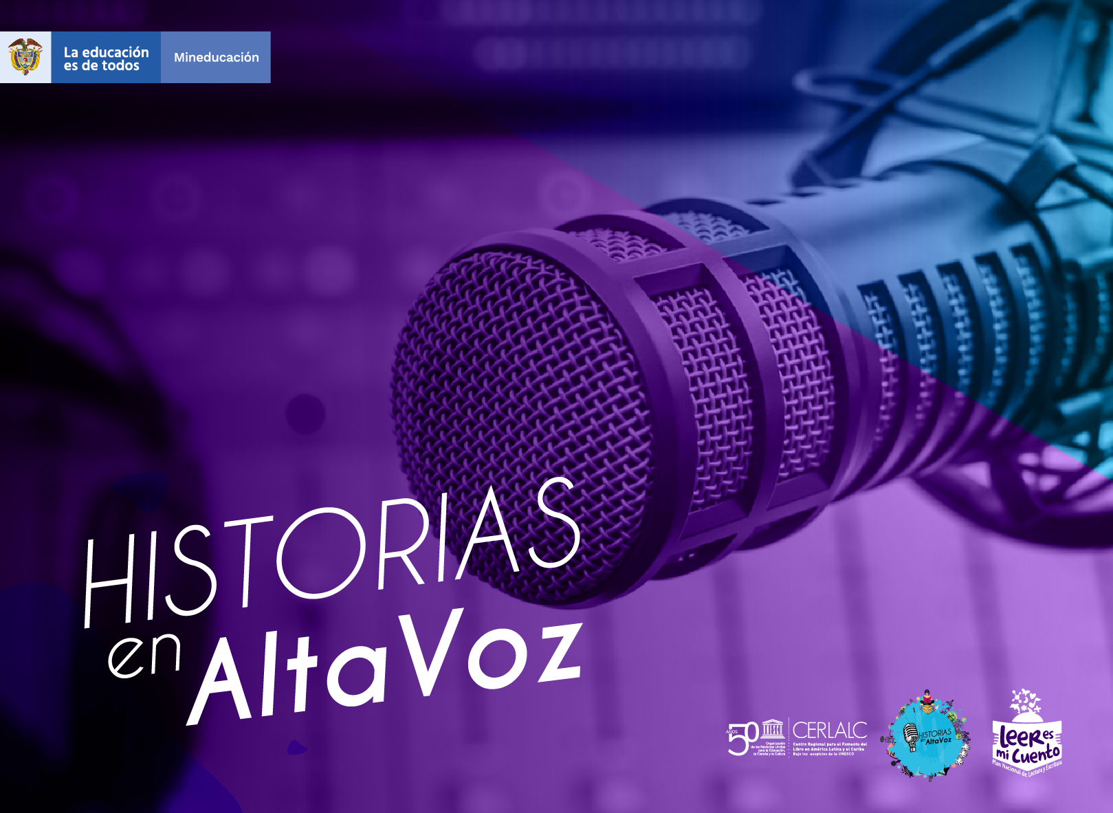 Foto de un microfono y consola de sonido