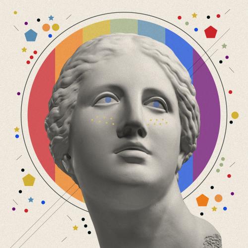 Fotografía de la cara de una escultura romana con fondo circular en el cual hay lineas verticales de colores 