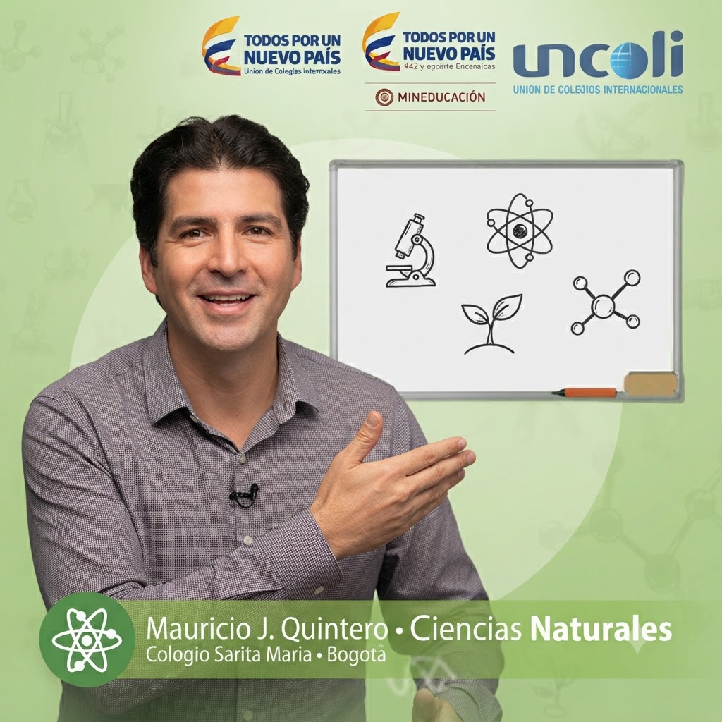 Imagen cuadrada de portada para curso de ciencias naturales. Muestra a un hombre sonriente señalando una pizarra blanca con dibujos de un microscopio, un átomo, una planta y moléculas, sobre fondo verde claro.