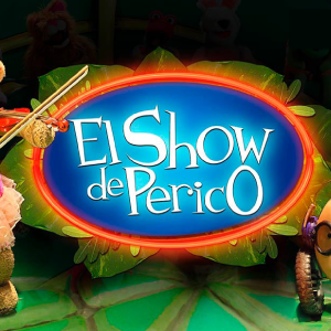 Logotipo de "El Show de Perico". El título en letras blancas está dentro de un óvalo azul con borde naranja brillante, rodeado por hojas verdes. En los bordes oscuros del fondo se asoman parcialmente títeres de animales en un escenario.