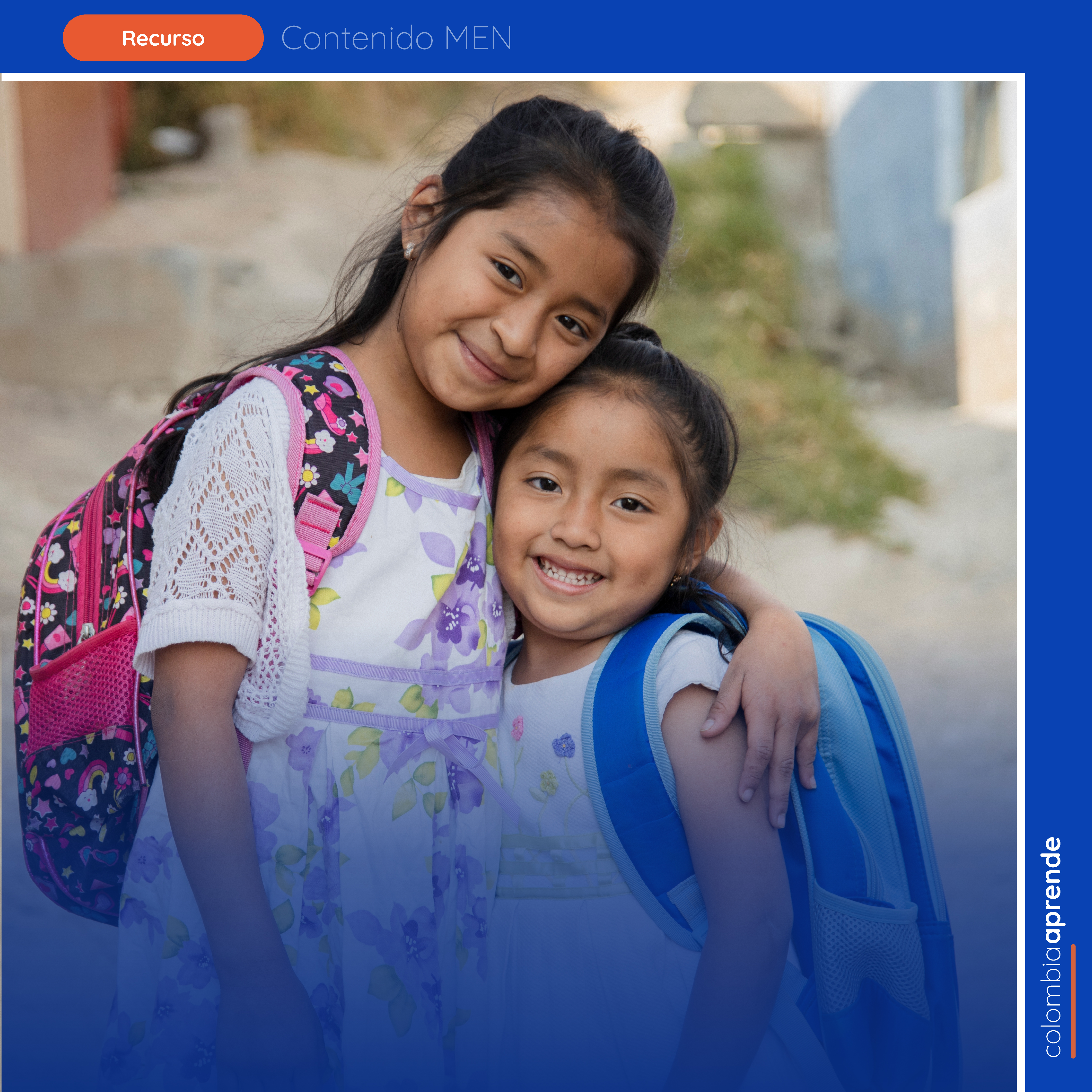 Niñas con maleta escolar abrazadas
