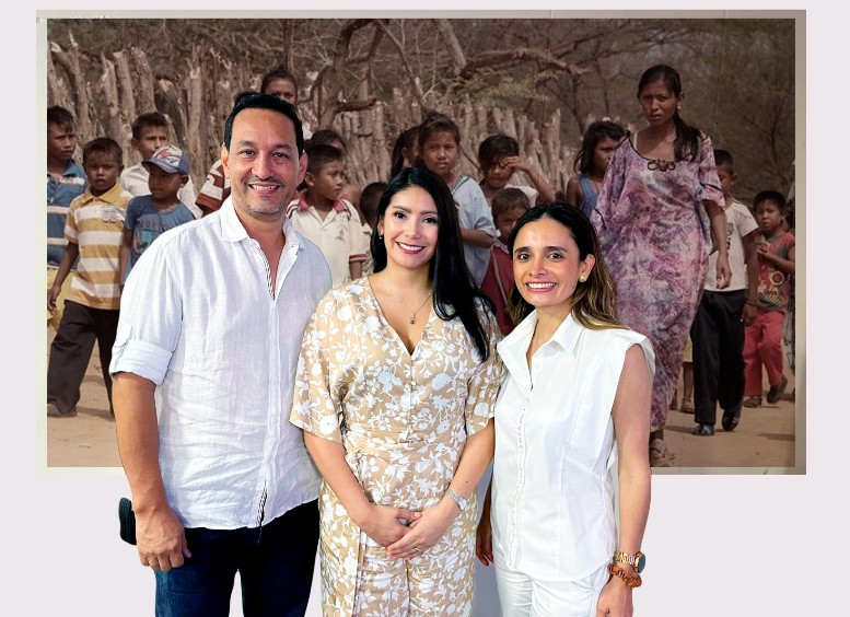 Jefe de la Oficina de Innovación Educativa del Ministerio de Educación, Liliana Guaca, junto a miembros de Fedesoft