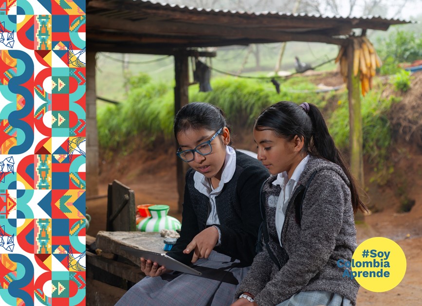Niñas estudiando en la ruralidad