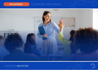 Imagen de una docente con su grupo de alumnos en clase