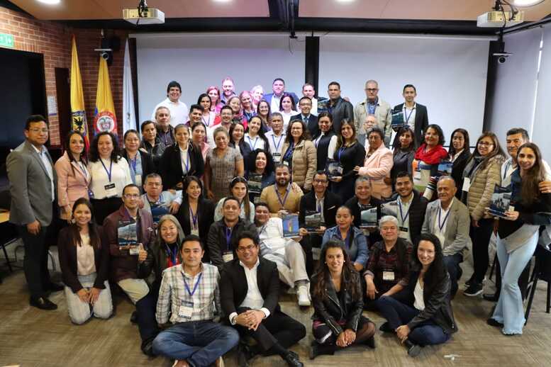 Foto de participantes en el Encuentro Nacional de Territorios Stem, en el auditorio de la UniMinuto